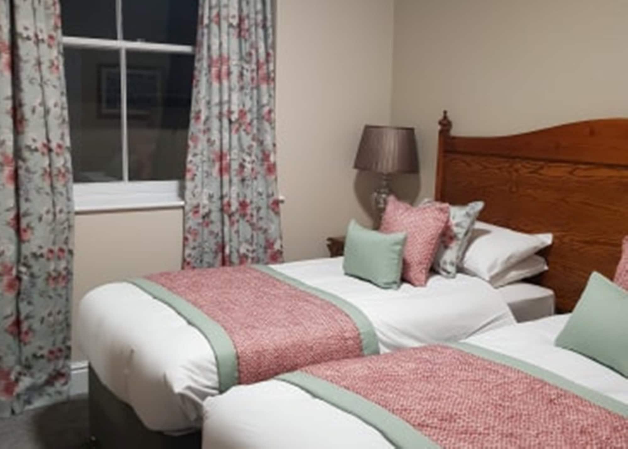The Atherstone Red Lion Hotel Екстериор снимка