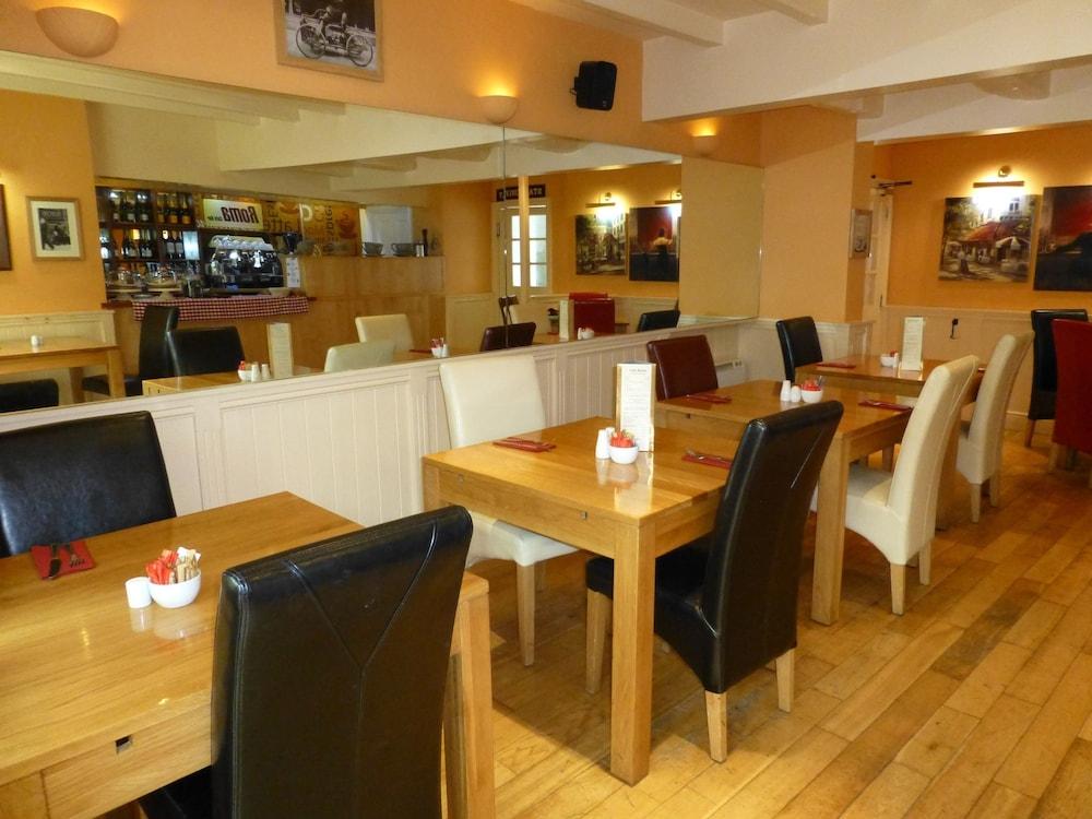 The Atherstone Red Lion Hotel Екстериор снимка