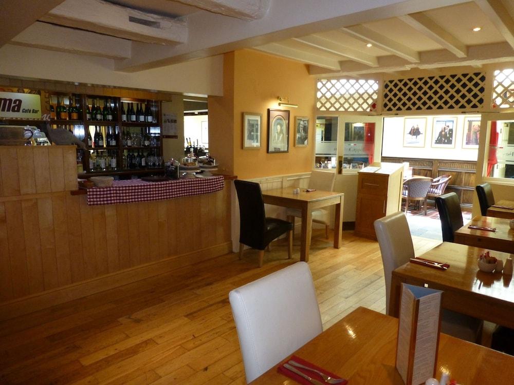 The Atherstone Red Lion Hotel Екстериор снимка