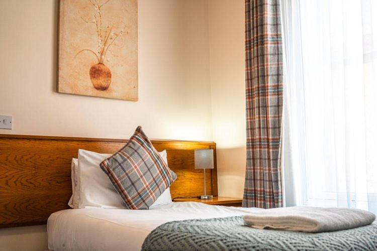 The Atherstone Red Lion Hotel Екстериор снимка