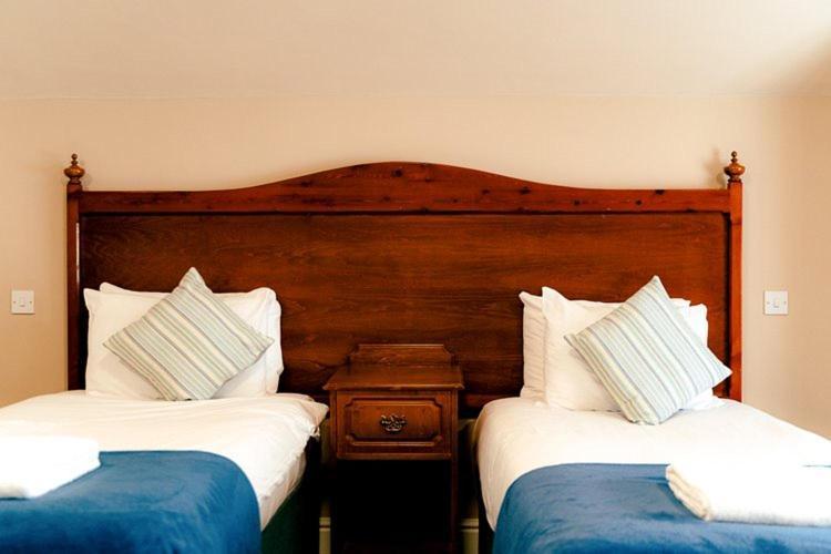 The Atherstone Red Lion Hotel Екстериор снимка