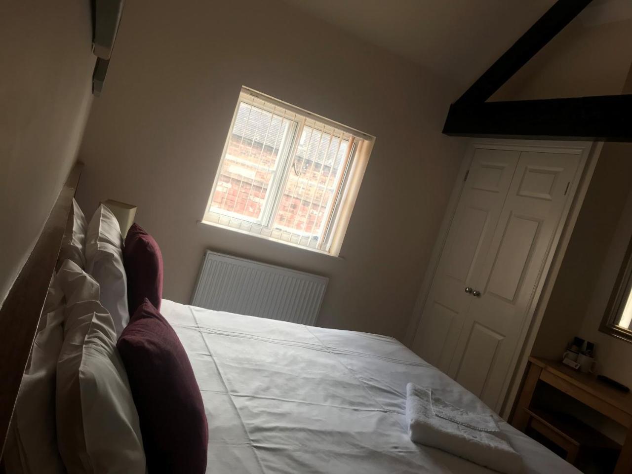 The Atherstone Red Lion Hotel Екстериор снимка